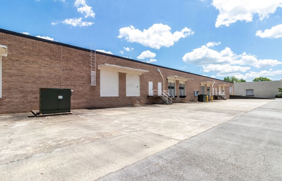 730-760 Great Sw Pky SW, Atlanta, GA for lease - Building Photo - Image 2 of 4