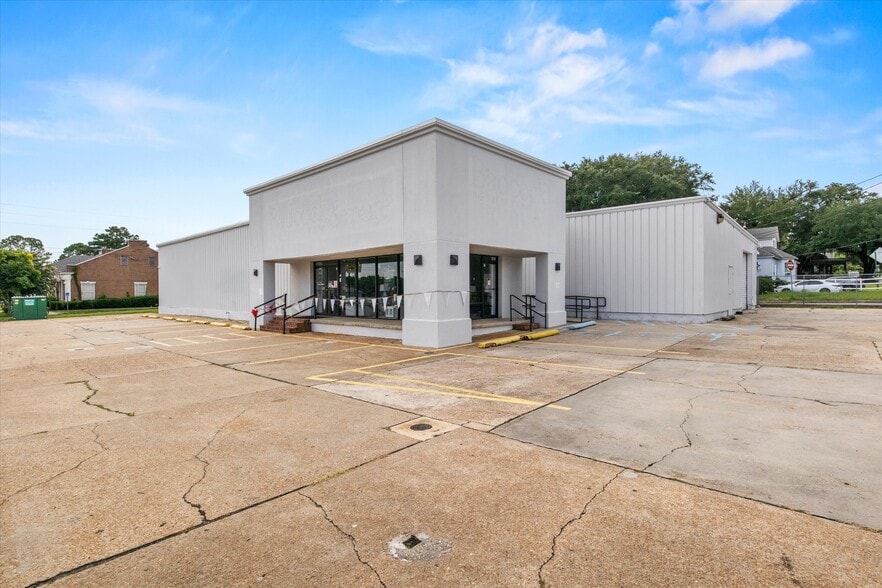 304 W Jefferson St, Quincy, FL for sale - Building Photo - Image 1 of 57