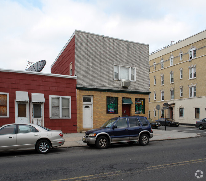 263 Broadway, Bayonne, NJ for lease - Building Photo - Image 2 of 2