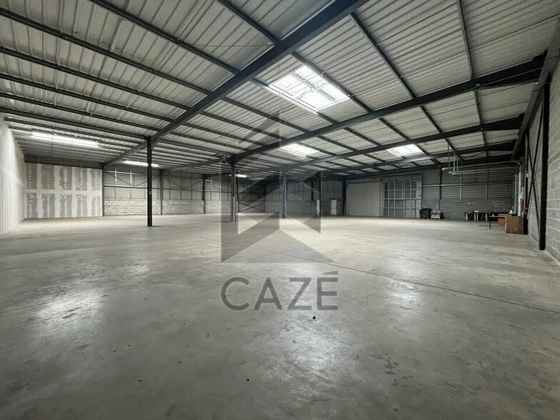 Flex in Le Haillan for lease - Interior Photo - Image 2 of 7