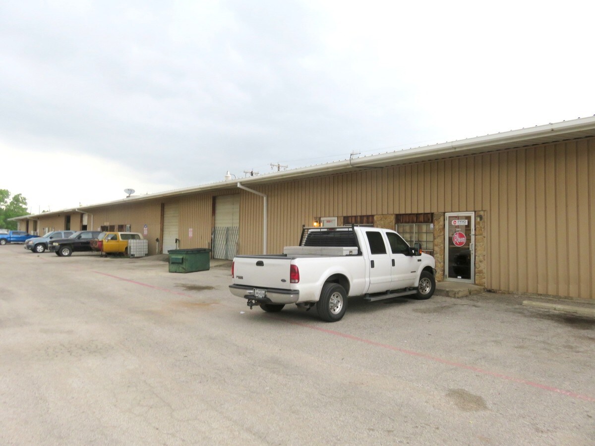 2412 2438 Minnis Dr Haltom City Tx 76117 Industrial Space Loopnet Com