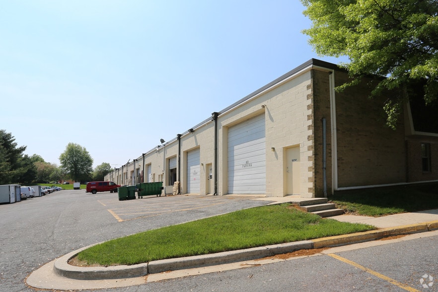 15701-15757 Crabbs Branch Way, Rockville, MD for lease - Building Photo - Image 3 of 4