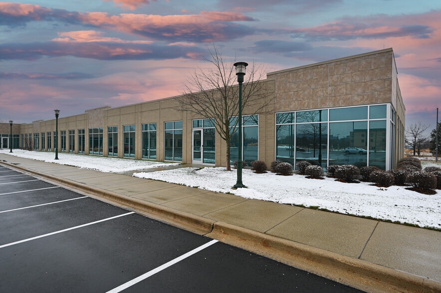 5400 Prairie Stone Pkwy, Hoffman Estates, IL for lease - Building Photo - Image 3 of 6