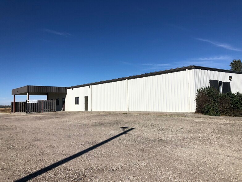 1823 Meadowlark Rd, Clay Center, KS for sale - Building Photo - Image 1 of 1