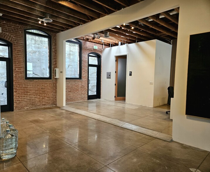 1005 N Madison Ave, Los Angeles, CA for lease - Interior Photo - Image 2 of 21