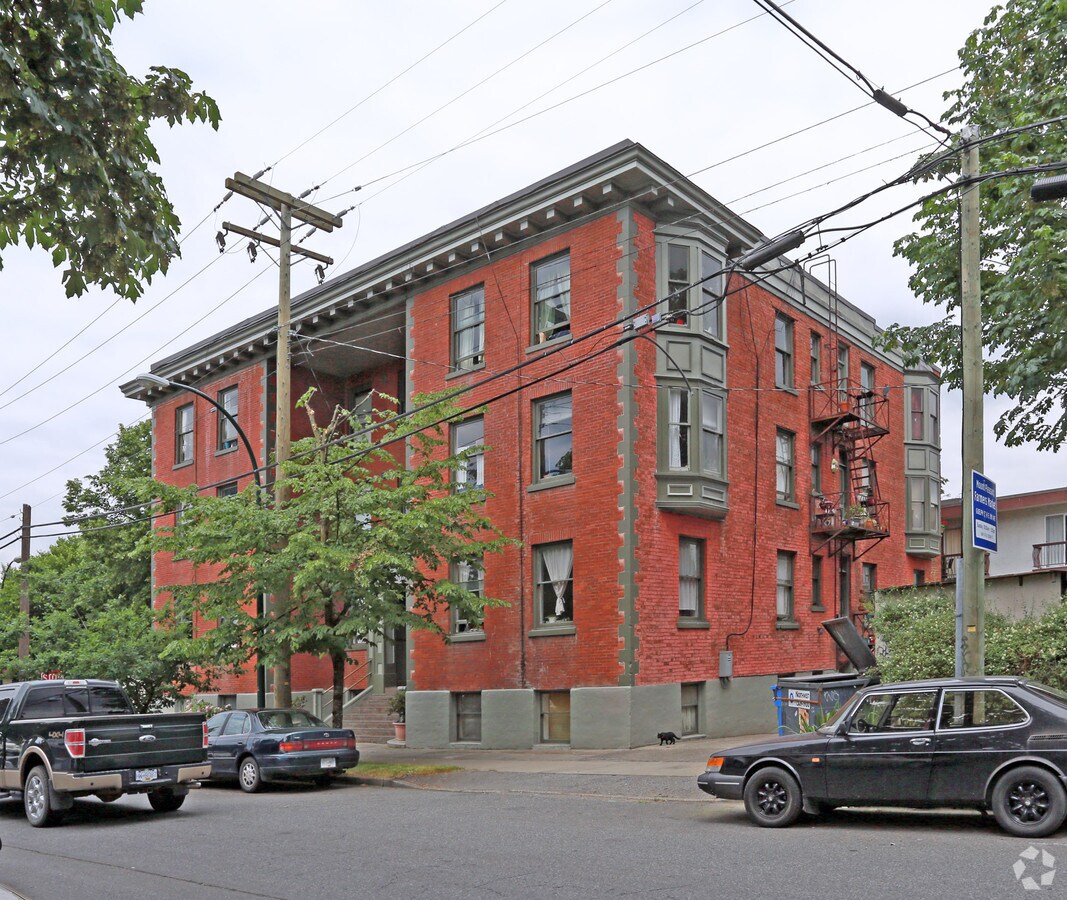 2404 Guelph St, Vancouver, BC V5T 3P3