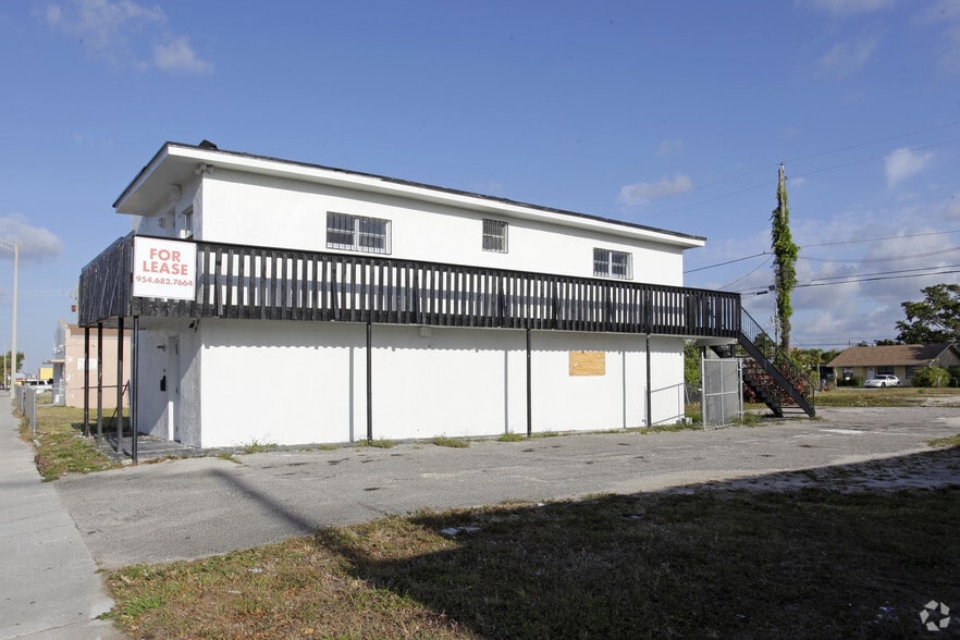 5631 Pembroke Rd, Hollywood, FL for sale - Building Photo - Image 3 of 5