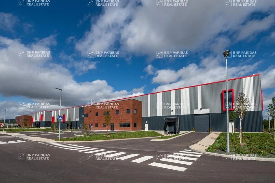 Office in Le Thillay for lease - Building Photo - Image 1 of 5