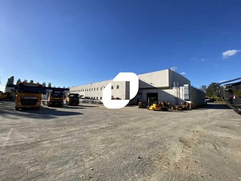 Office in Roissy-en-France for lease - Building Photo - Image 1 of 7