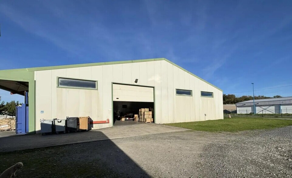 Flex in Noé for sale - Building Photo - Image 2 of 20