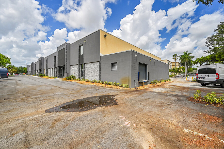 3001 SW 10th St, Pompano Beach, FL for lease - Building Photo - Image 3 of 59