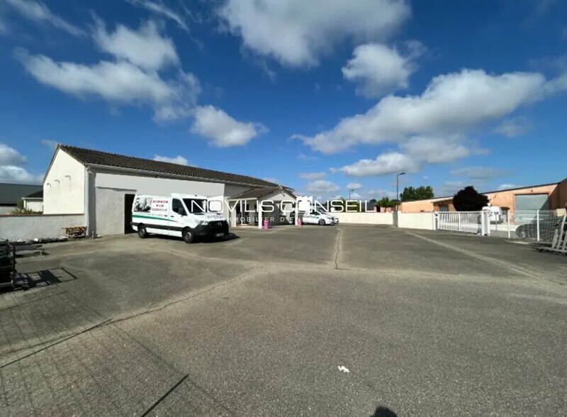 Flex in Pechbonnieu for lease - Building Photo - Image 1 of 5