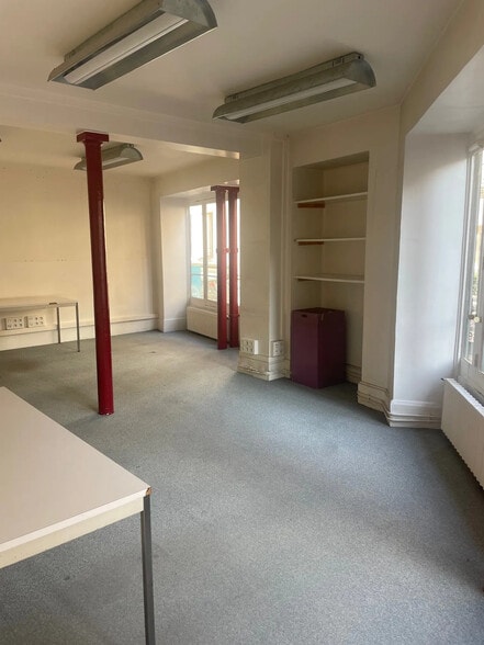 Office in Paris for lease - Interior Photo - Image 1 of 4