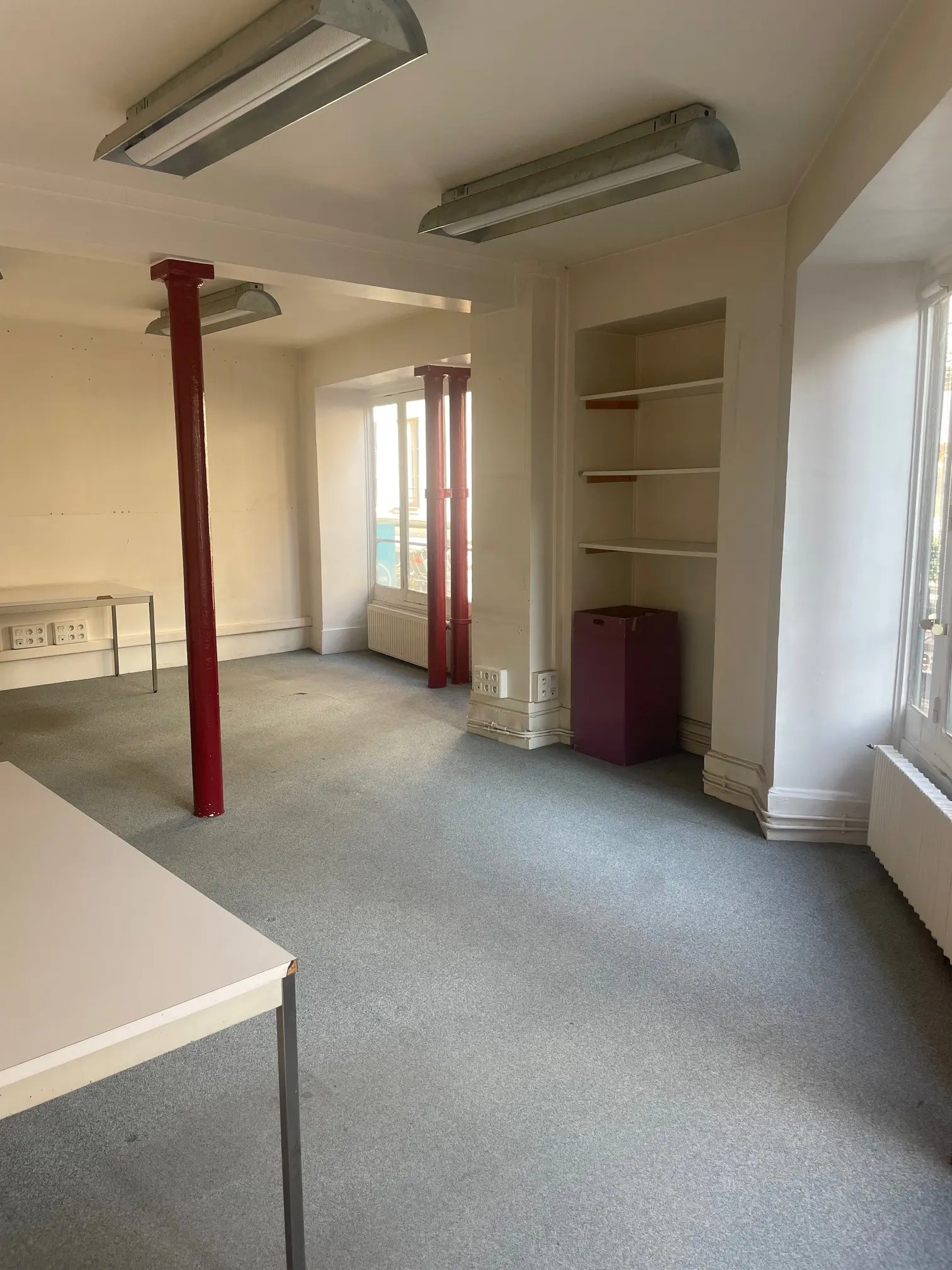 Office in Paris for lease Interior Photo- Image 1 of 5