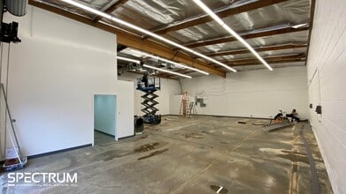 14538-14540 Keswick St, Van Nuys, CA for lease Interior Photo- Image 2 of 3