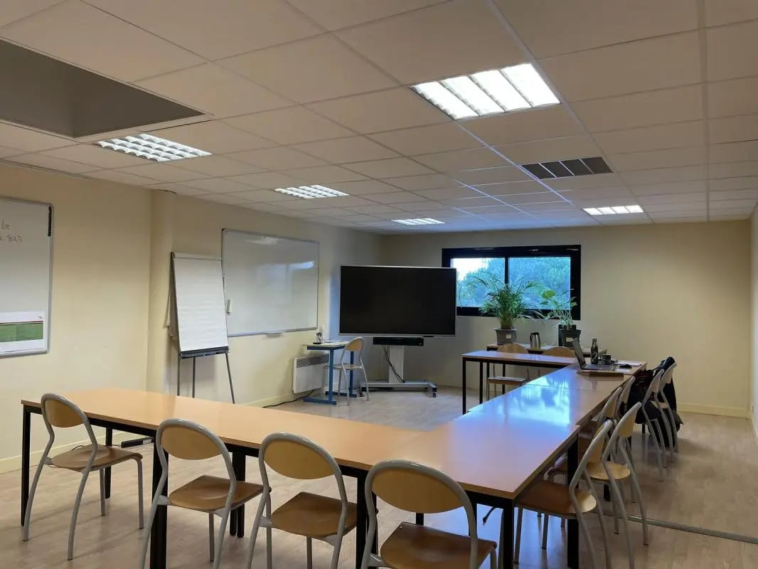 Office in Plescop for lease Interior Photo- Image 1 of 5