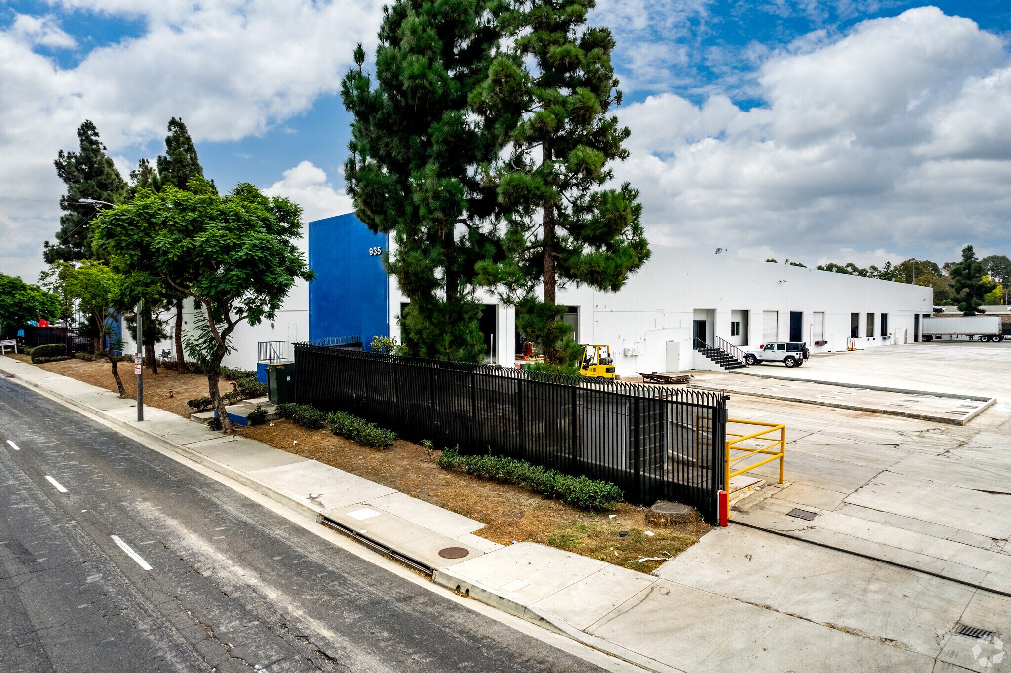 935 E Artesia Blvd, Carson, CA for sale Primary Photo- Image 1 of 1