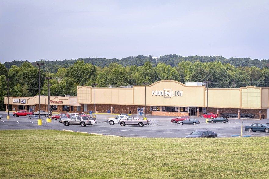 1313-1325 E Dixie Dr, Asheboro, NC for sale - Primary Photo - Image 1 of 1