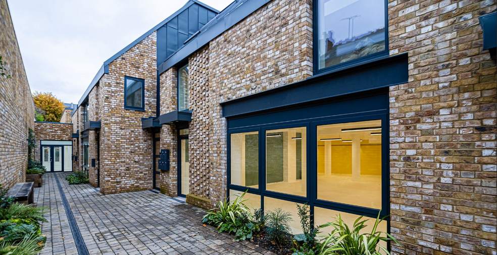 Oak Mews, Kingston Upon Thames for lease - Building Photo - Image 1 of 1