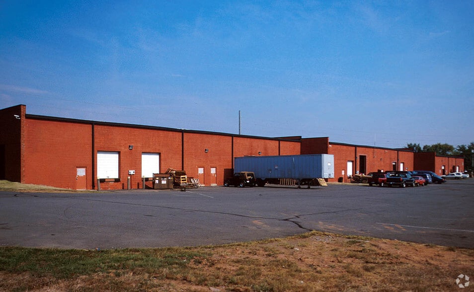 12185-12209 Brady Ln, Manassas, VA for lease - Building Photo - Image 3 of 4