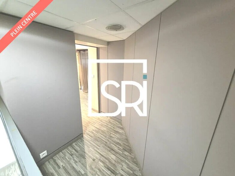 Retail in Clermont-Ferrand for lease - Interior Photo - Image 3 of 11