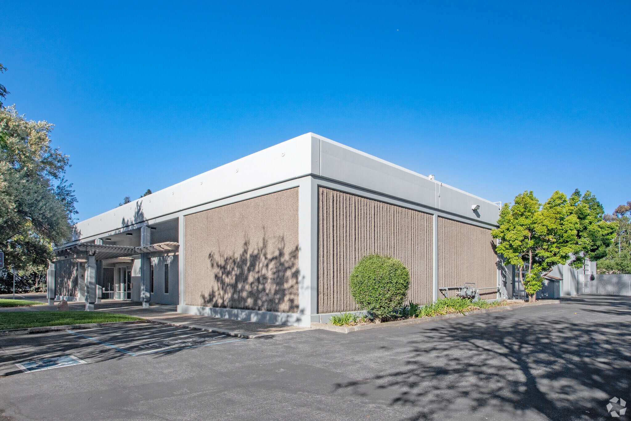 300 Pioneer Way, Mountain View, CA for sale Primary Photo- Image 1 of 7