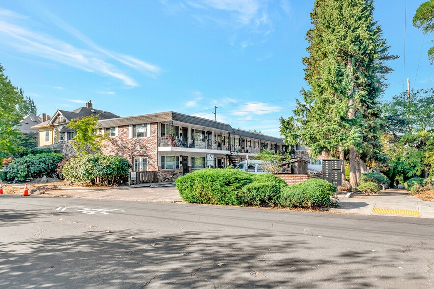 1109-1139 SE 27th Ave, Portland, OR for sale - Building Photo - Image 1 of 1
