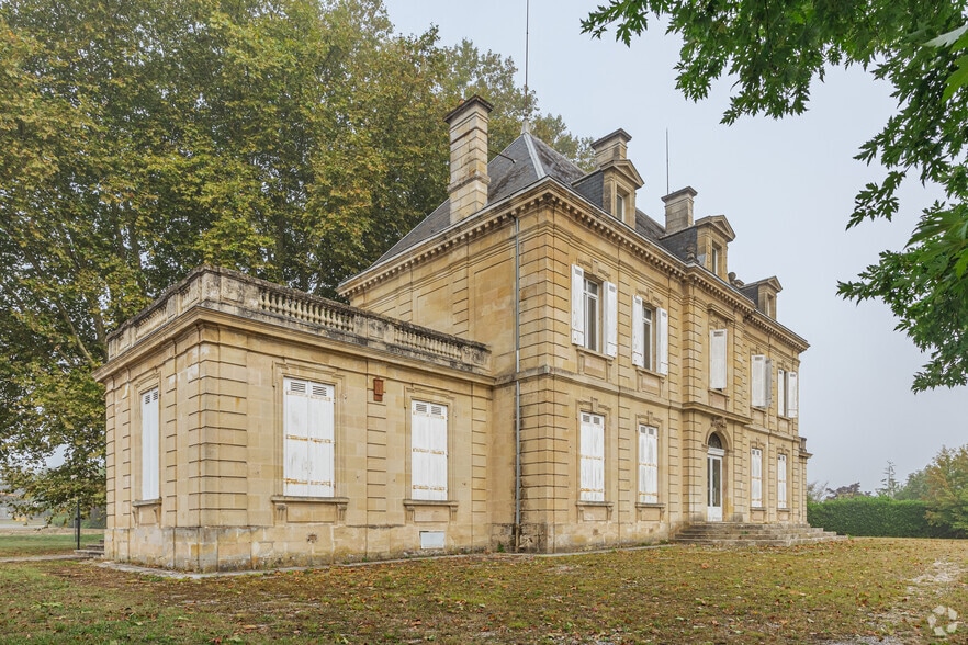 Specialty in Blanquefort for sale - Primary Photo - Image 1 of 2