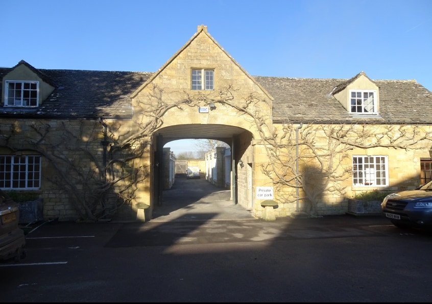 46 High St, Broadway for sale Building Photo- Image 1 of 1