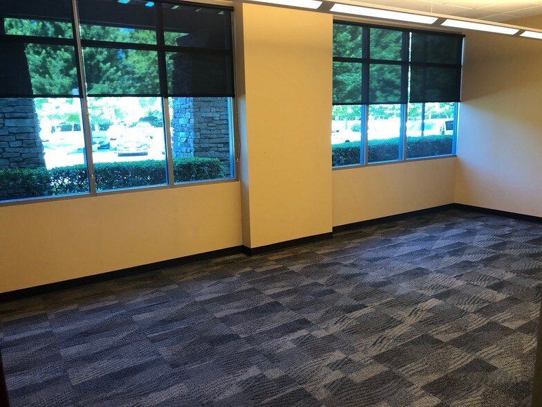 3244 Brookside Rd, Stockton, CA for sale - Interior Photo - Image 1 of 1