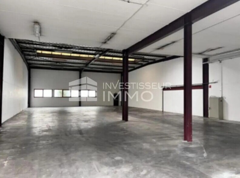 Flex in Le Blanc-Mesnil for lease - Interior Photo - Image 1 of 4