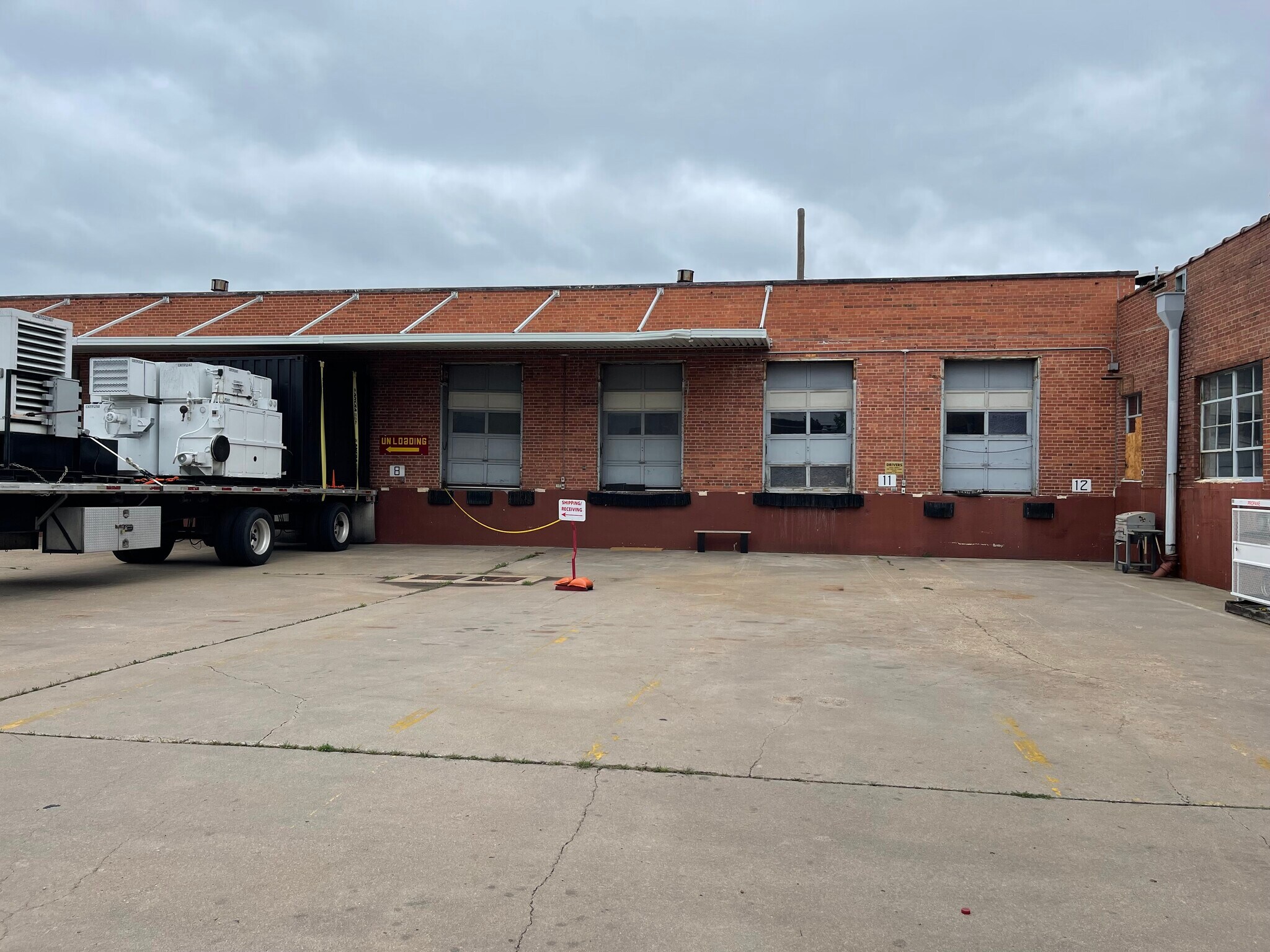 120 E 3rd St, Hutchinson, KS 67501 Sara Lee Bakery