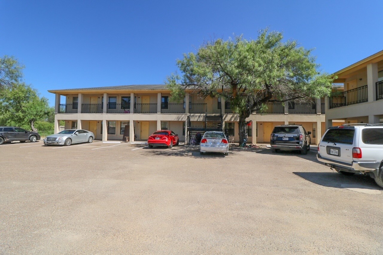 300 N Grande Ave, Encinal, TX 78019 Multifamily for Sale