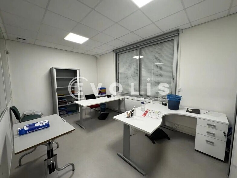 Office in Amiens for lease - Building Photo - Image 2 of 5