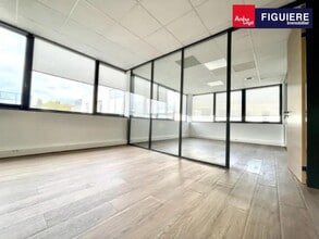 1 Rue Mahatma Gandhi, Aix-en-Provence for lease Interior Photo- Image 1 of 8