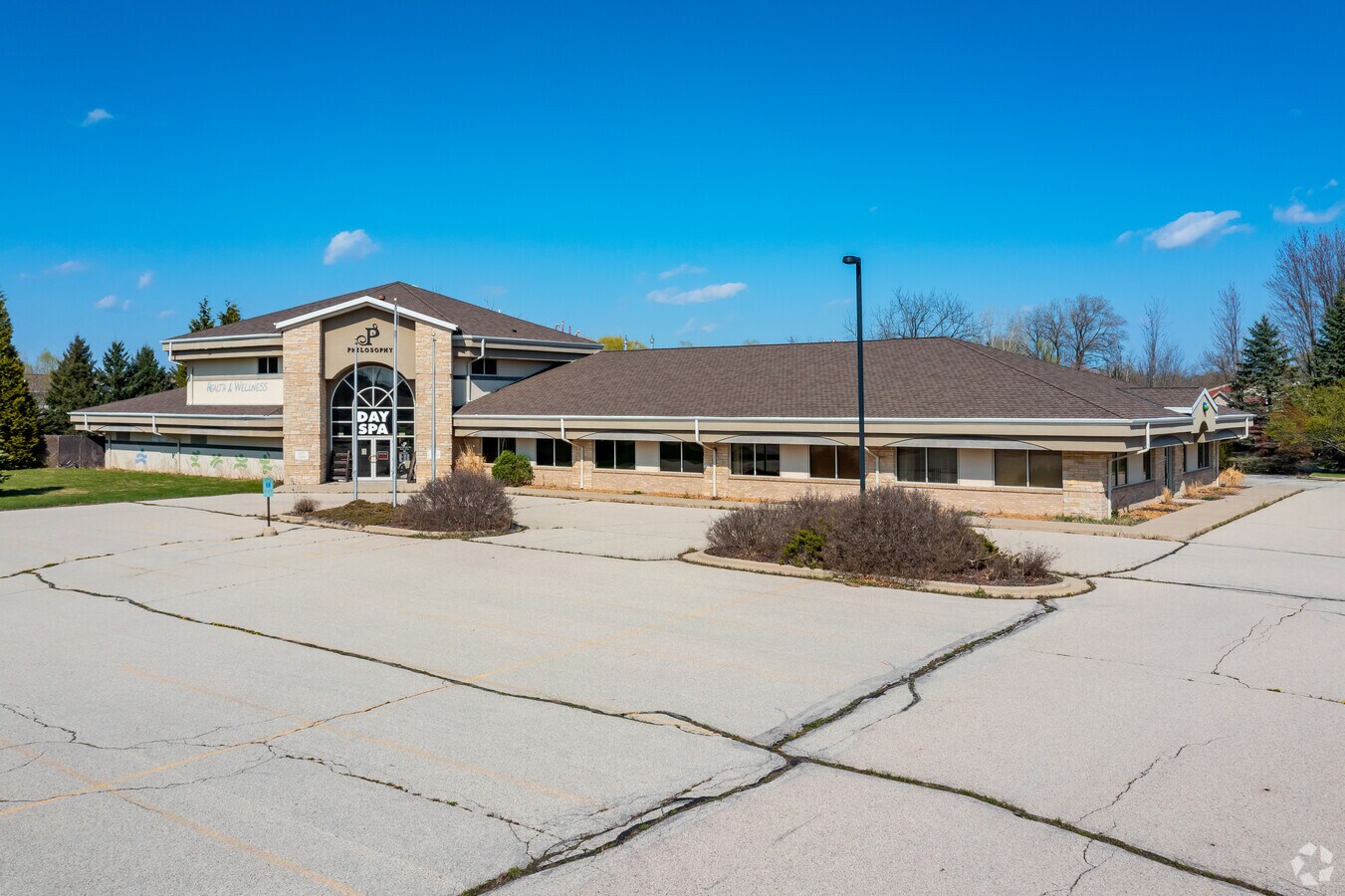 1414 E Paradise Dr, West Bend, WI 53095 Retail for Sale