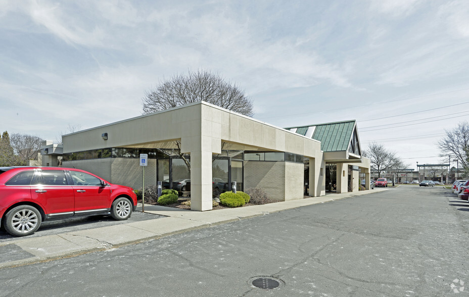 6330 Orchard Lake Rd, West Bloomfield, MI for lease - Building Photo - Image 2 of 27