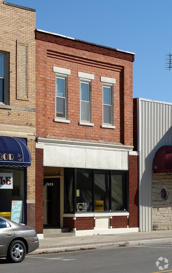 521 Broadway St, New Haven, IN 46774