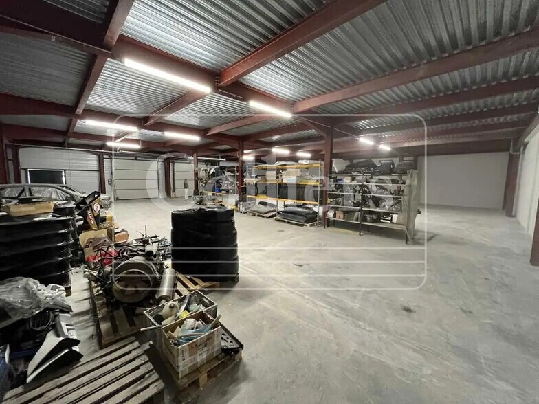 Office in Marseille for lease - Building Photo - Image 1 of 12