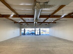 4255 W Thunderbird Rd, Phoenix, AZ for lease Building Photo- Image 2 of 3