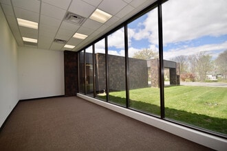 2710 College Ave, Alton, IL for lease Interior Photo- Image 2 of 11