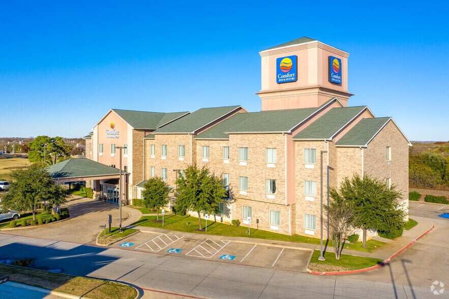 8111 S Interstate 35, Corinth, TX for sale - Primary Photo - Image 1 of 1