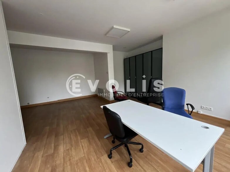 Office in Saint-Maur-des-Fossés for lease - Interior Photo - Image 3 of 11