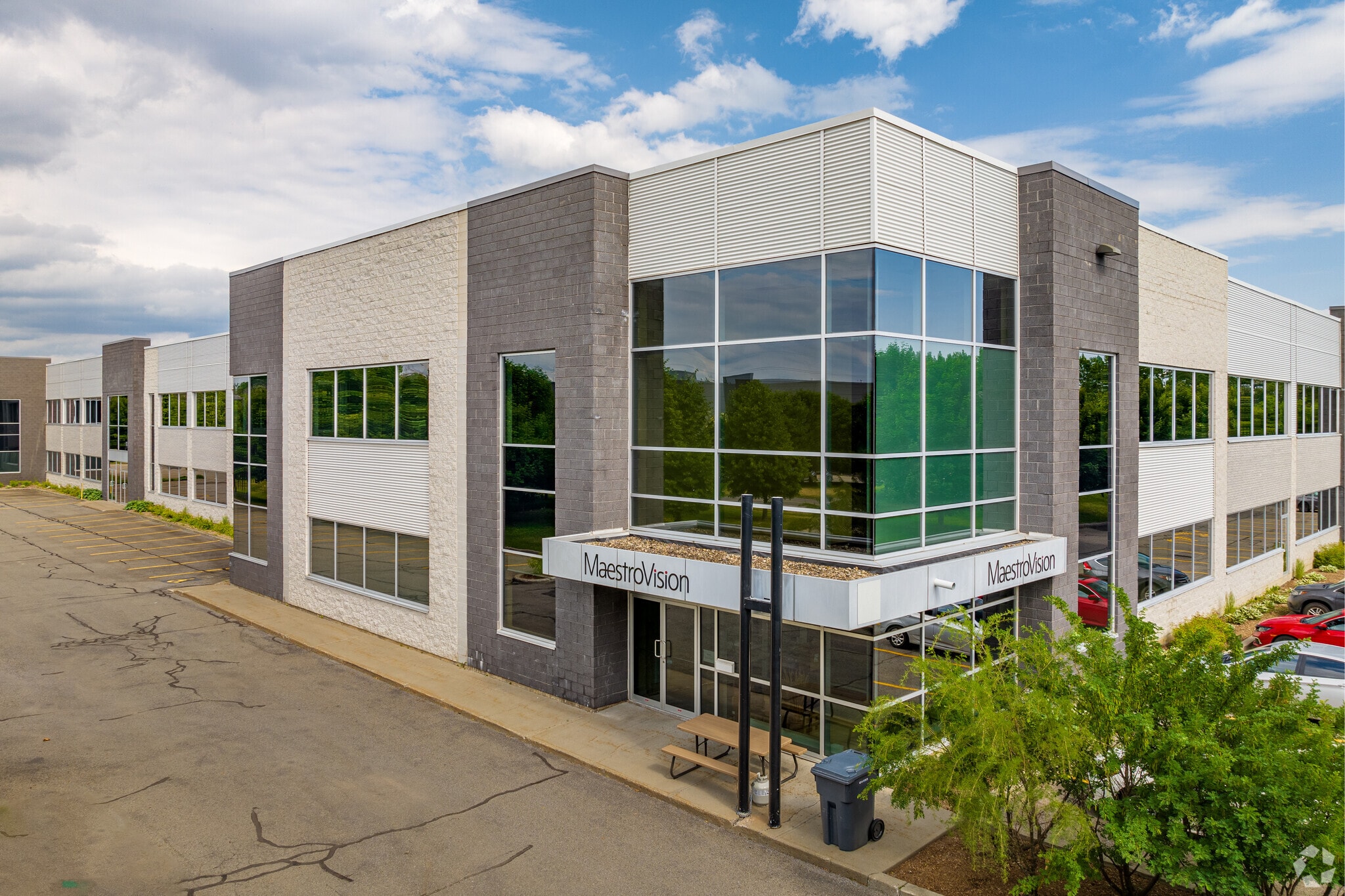 21040-21100 Rue Daoust, Ste-Anne-de-Bellevue, QC for sale Primary Photo- Image 1 of 1