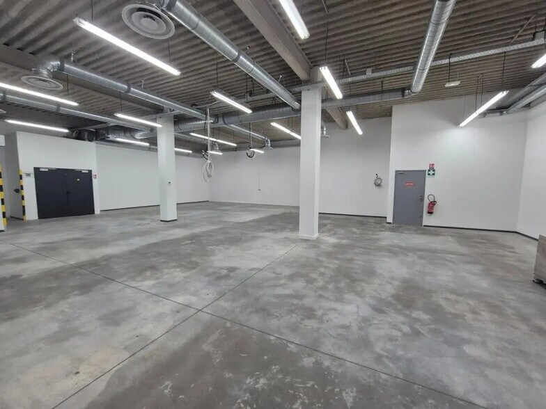 Office in Gonesse for lease - Interior Photo - Image 2 of 15