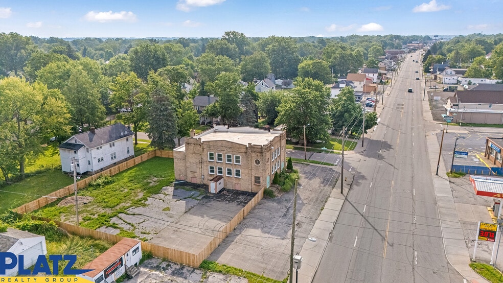 1717 Youngstown Rd SE, Warren, OH for sale - Building Photo - Image 2 of 5