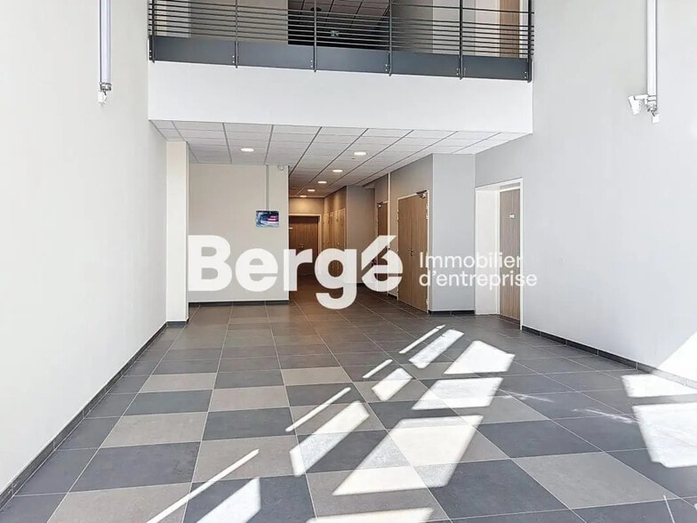 Office in SOPHIA ANTIPOLIS for lease - Building Photo - Image 3 of 14