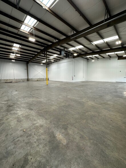 55 Ballou Blvd, Bristol, RI for lease - Building Photo - Image 3 of 7