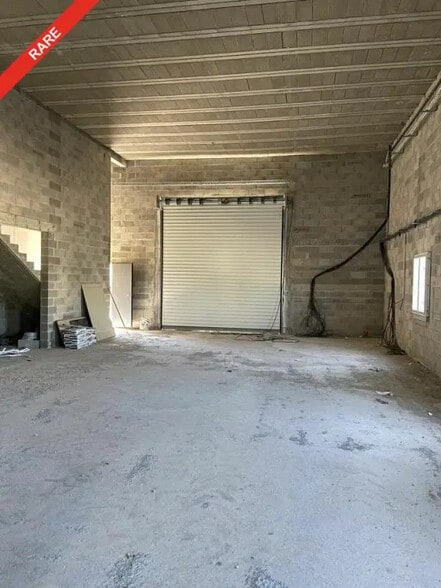 Industrial in Vitrolles for lease - Interior Photo - Image 2 of 3