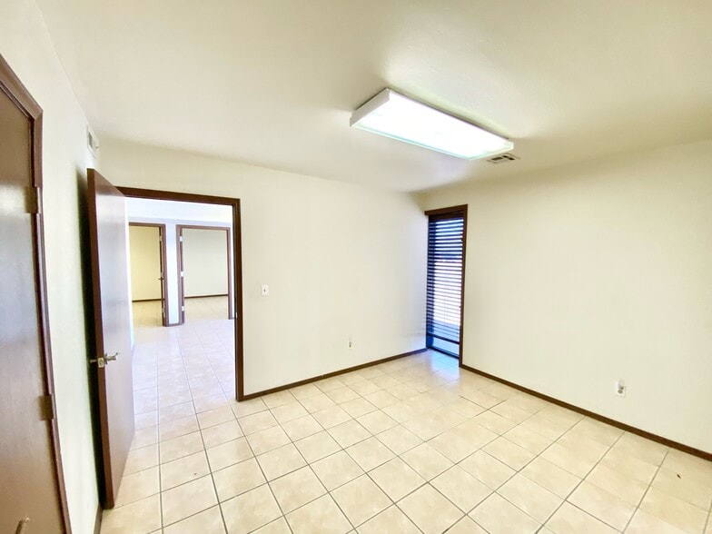 401 S Eagle Ln, Oklahoma City, OK for lease - Building Photo - Image 2 of 10